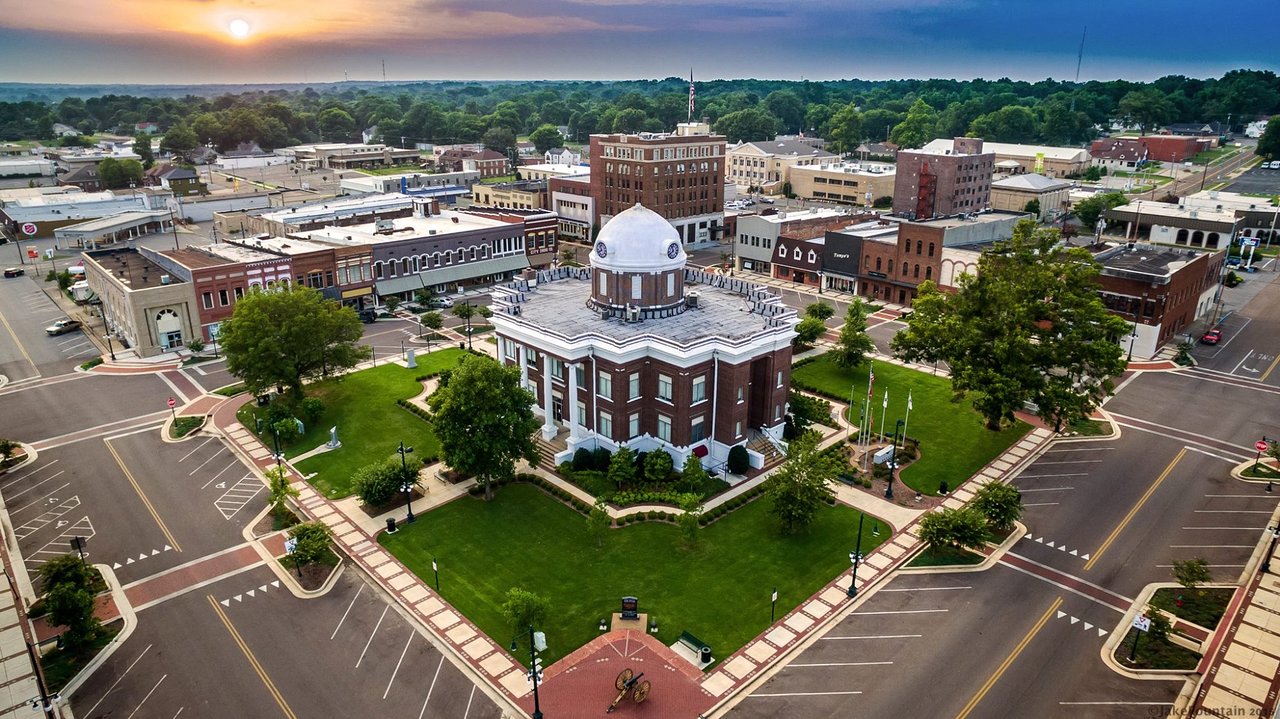 Dyersburg TN town square with local businesses